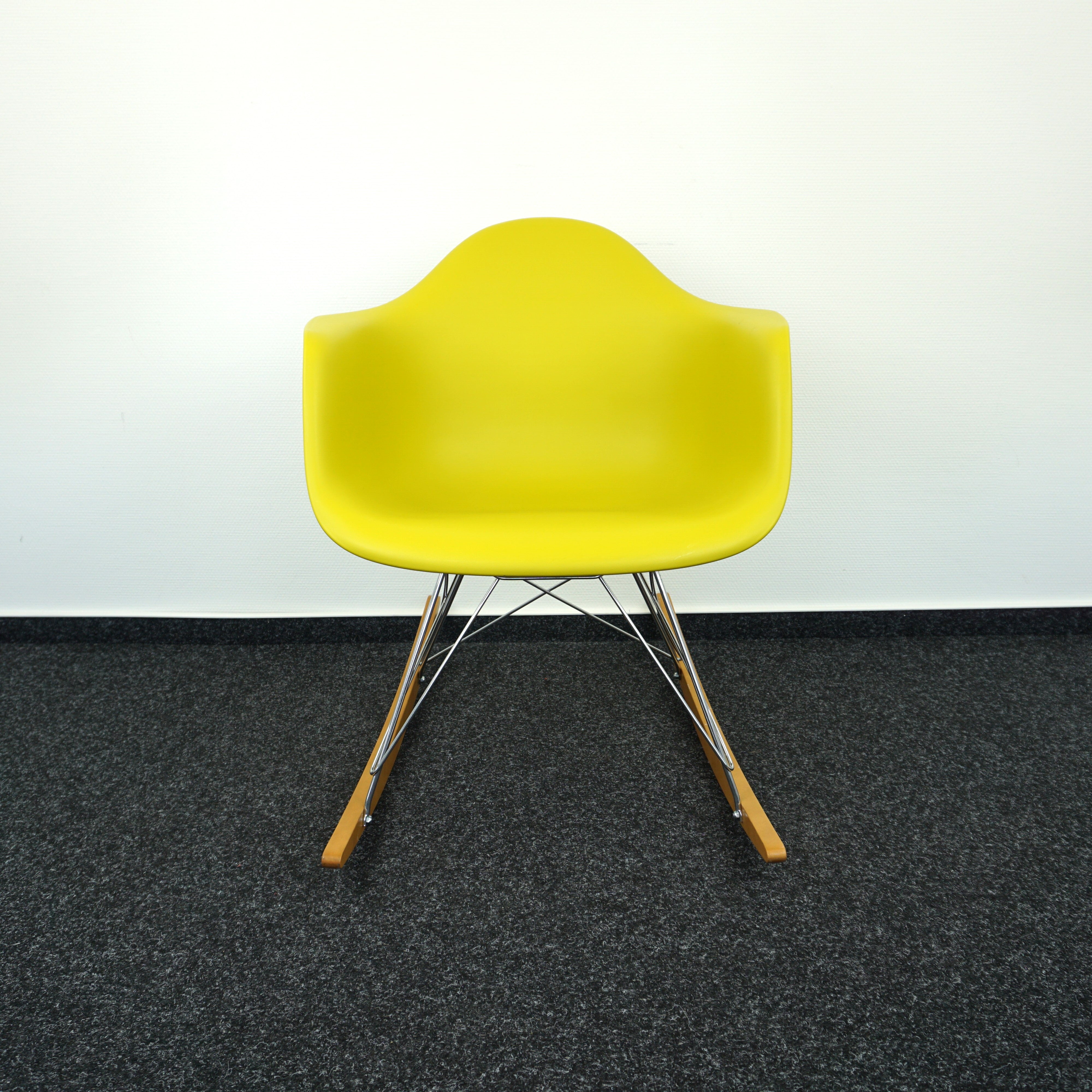 Vitra Eames Plastic Armchair RAR Design Schaukelstuhl Gelb Vorderseite