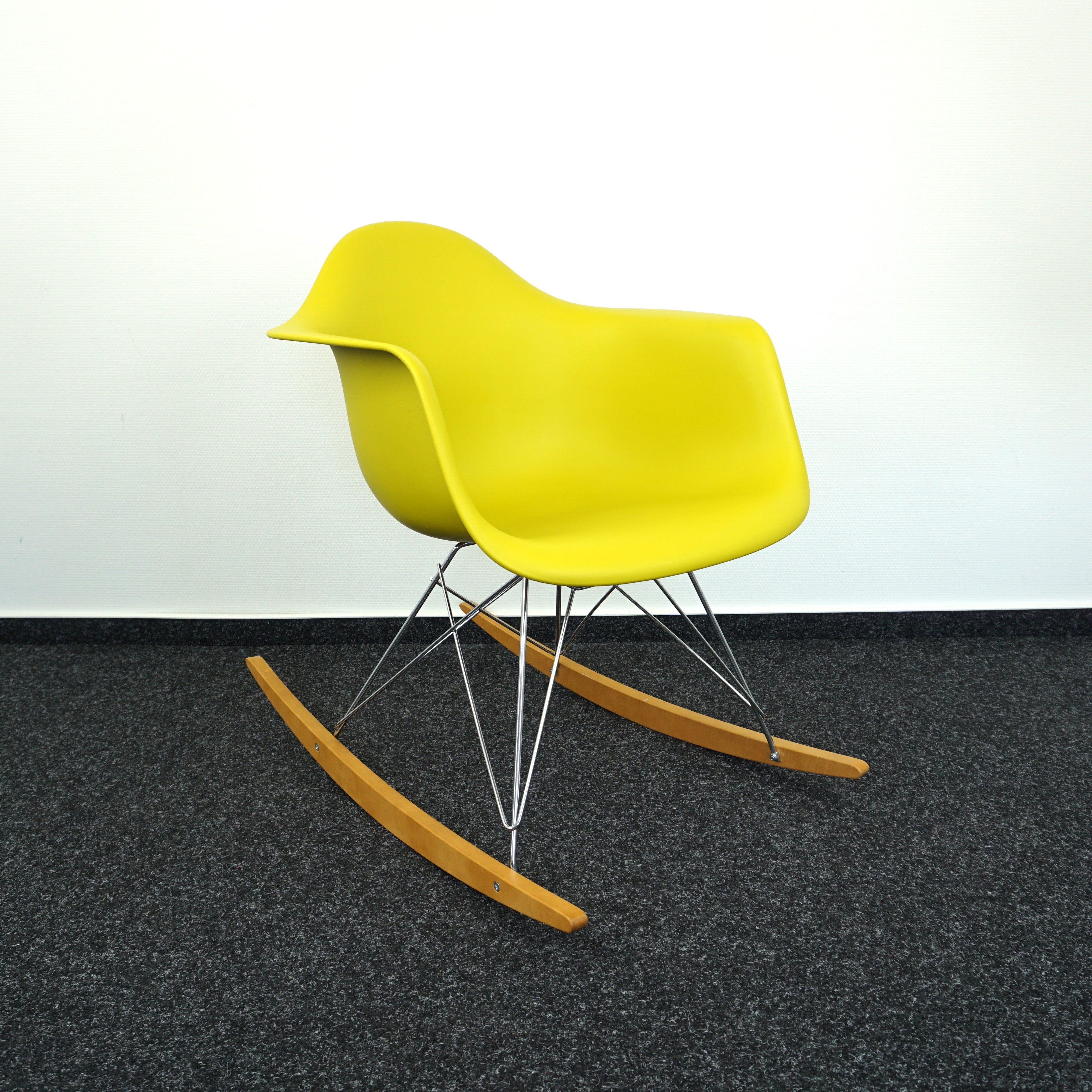 Vitra Eames Plastic Armchair RAR Design Schaukelstuhl Gelb Seitenansicht