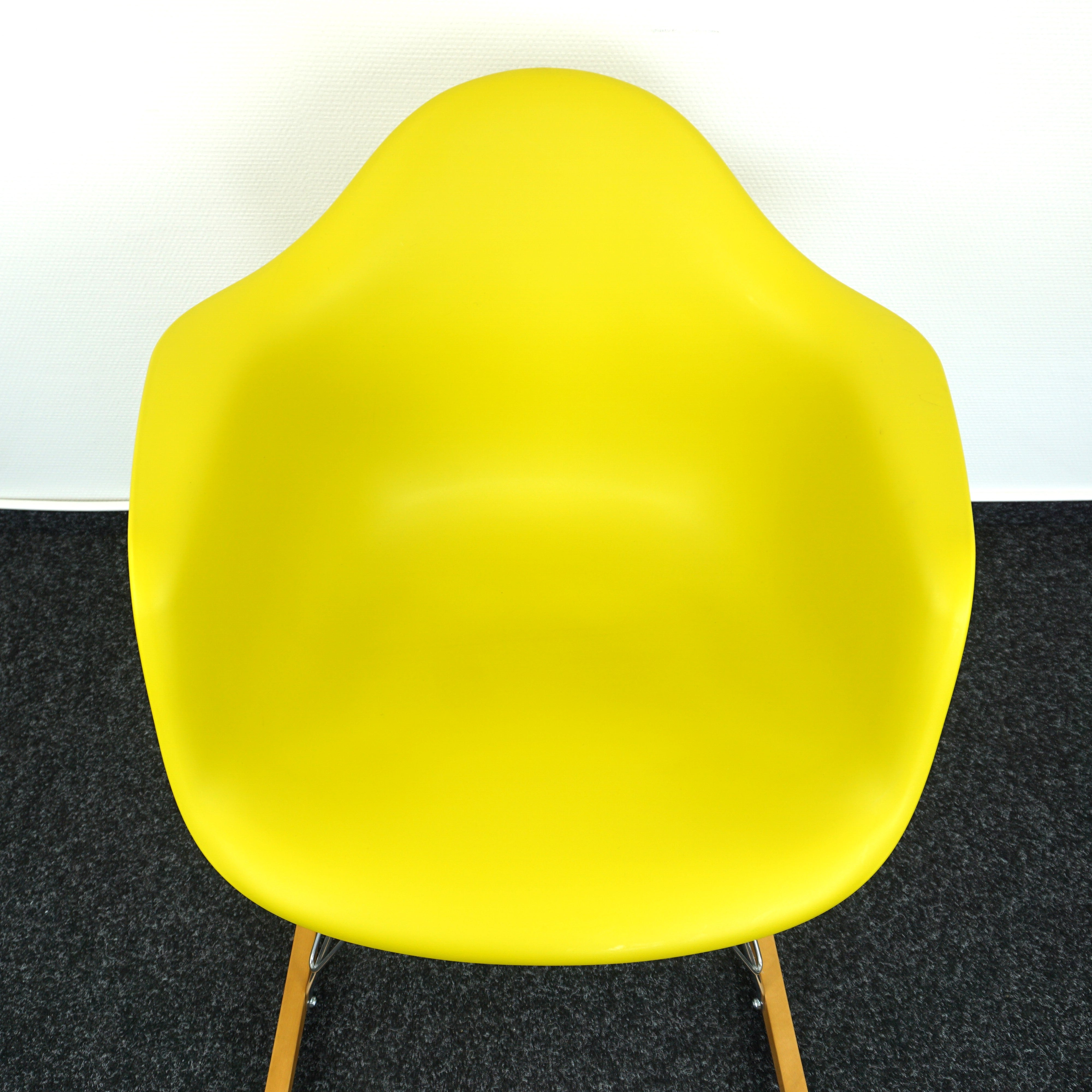 Vitra Eames Plastic Armchair RAR Design Schaukelstuhl Gelb Sitz