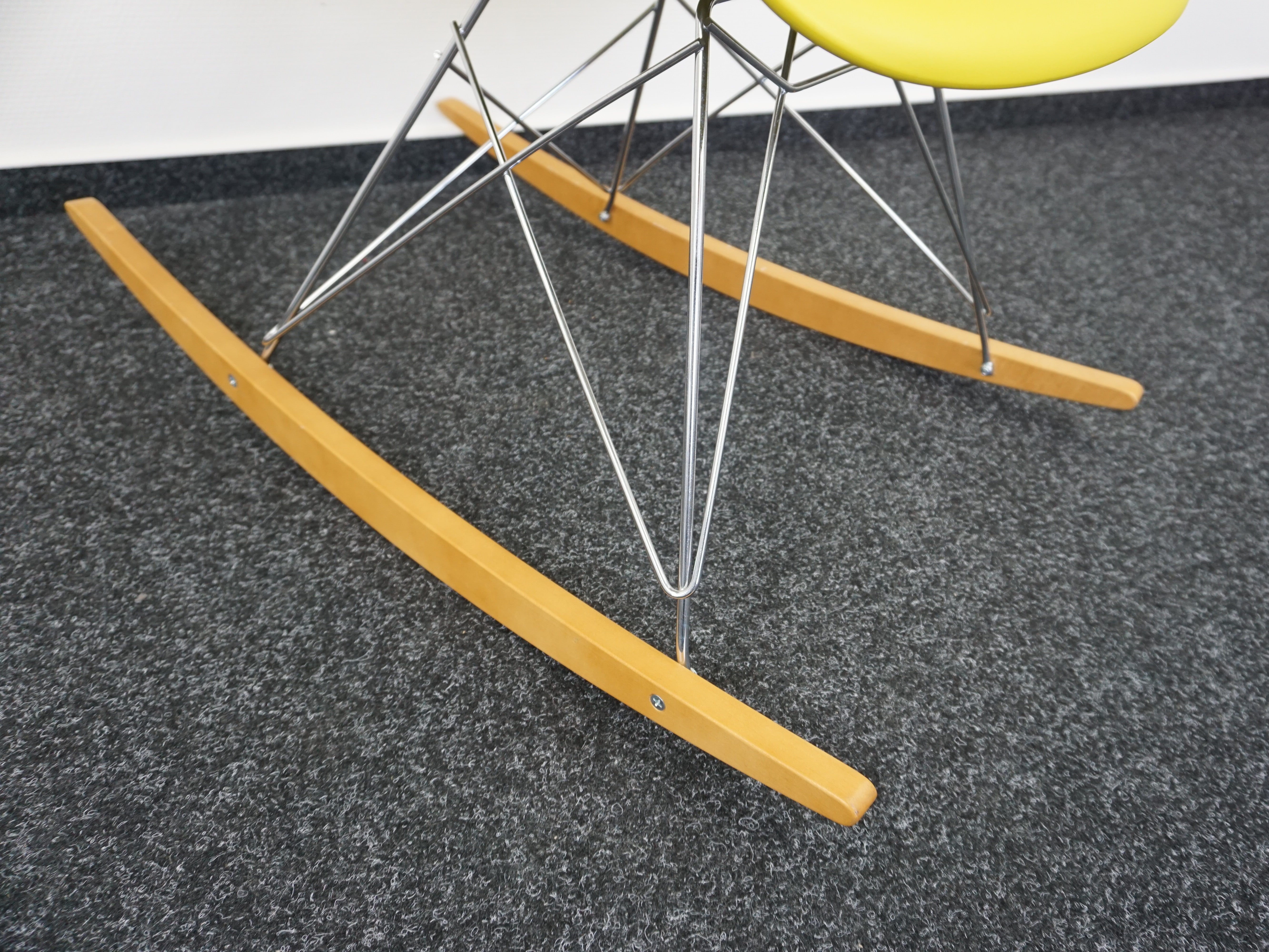 Vitra Eames Plastic Armchair RAR Design Schaukelstuhl Gelb Fußgestell