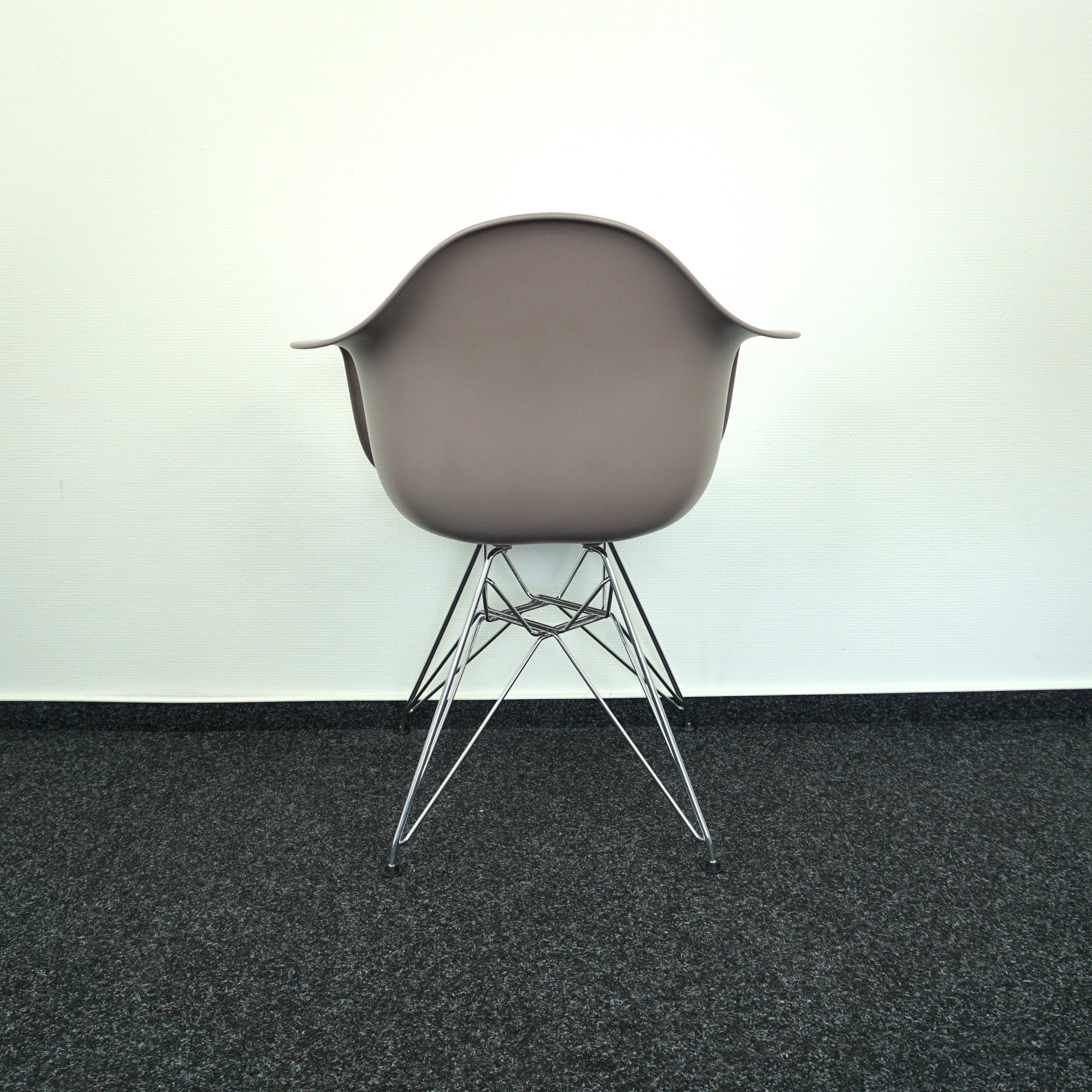 Vitra Eames Armchair DAR Designstuhl Grau Rückenansicht