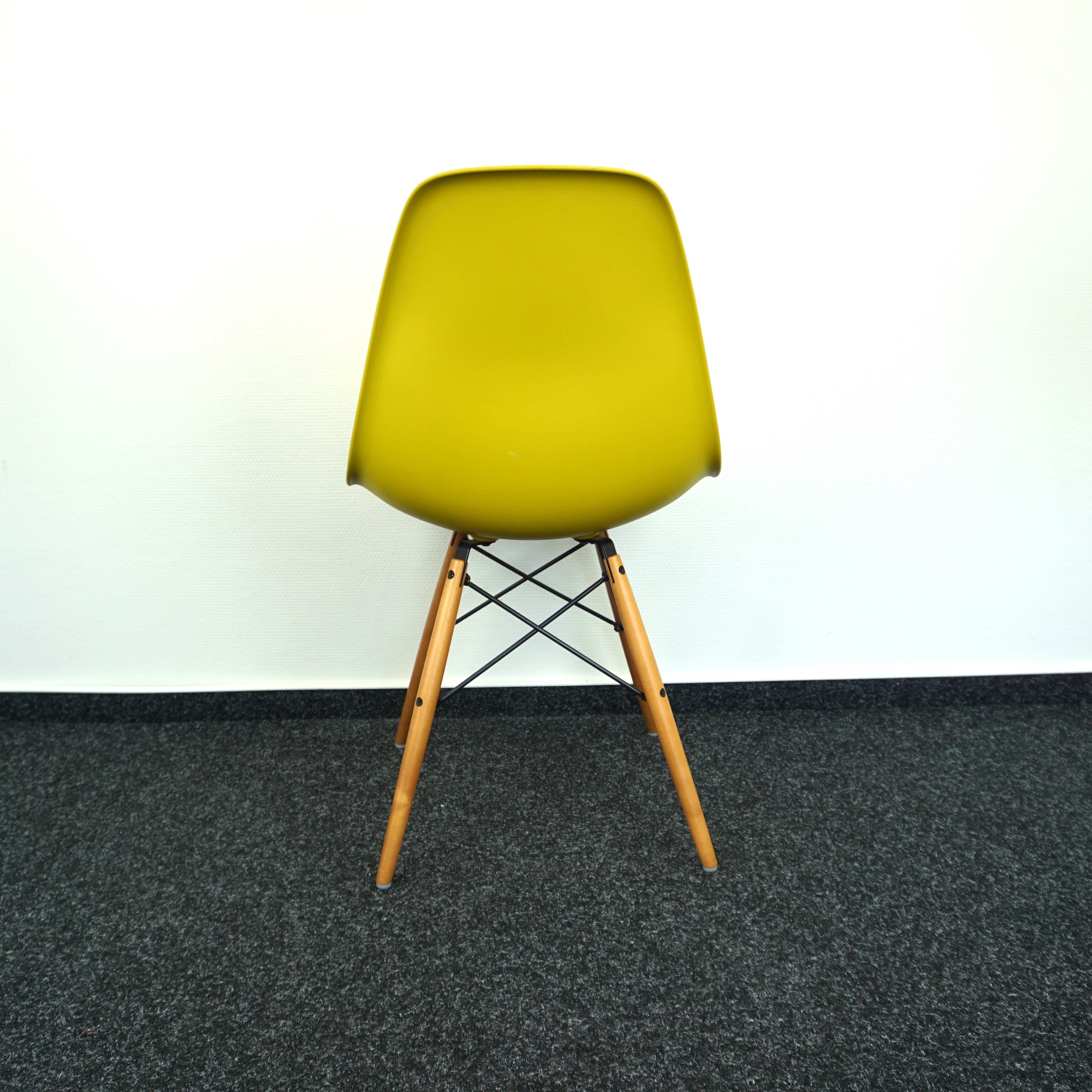 Vitra Eames DSW Designstuhl Gelb Rückenansicht