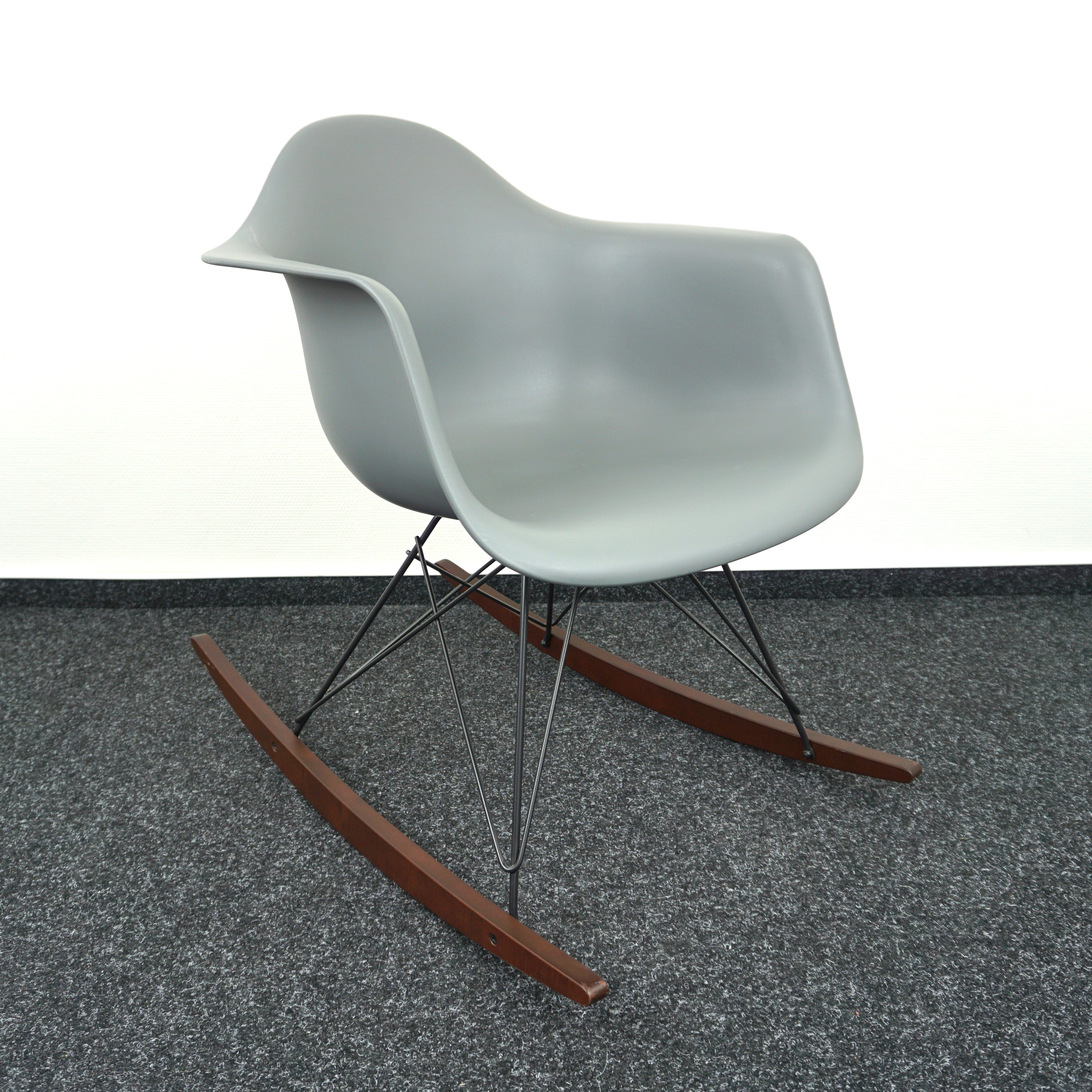 Vitra Eames Plastic Armchair RAR Design Schaukelstuhl Grau Seitenansicht